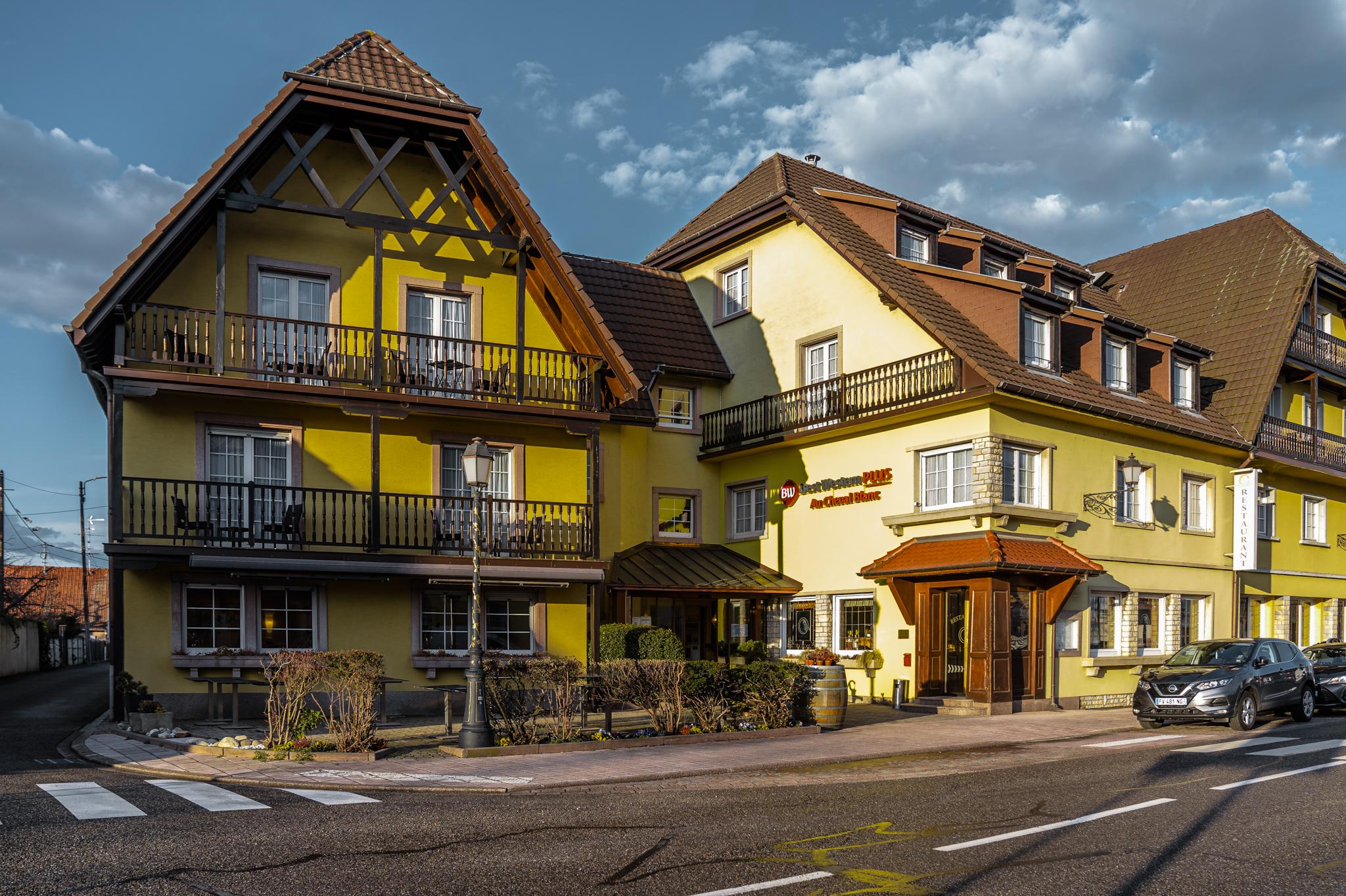 Best Western Plus Au cheval Blanc à Mulhouse Baldersheim Exterior foto