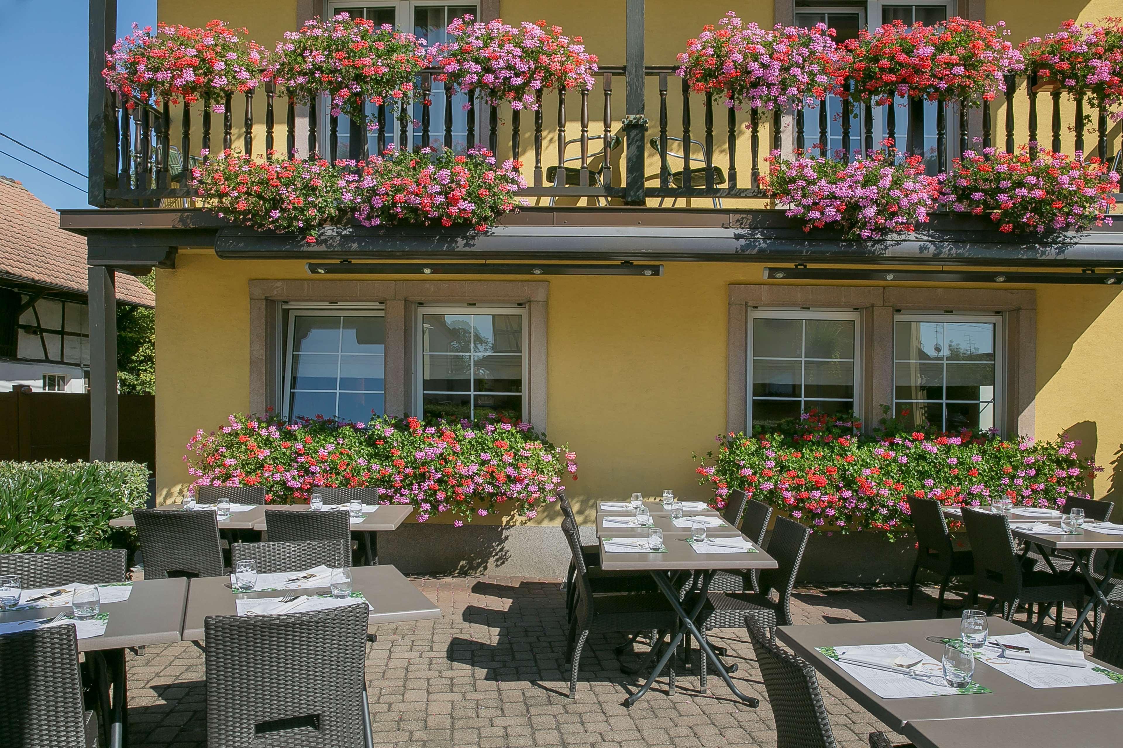 Best Western Plus Au cheval Blanc à Mulhouse Baldersheim Exterior foto